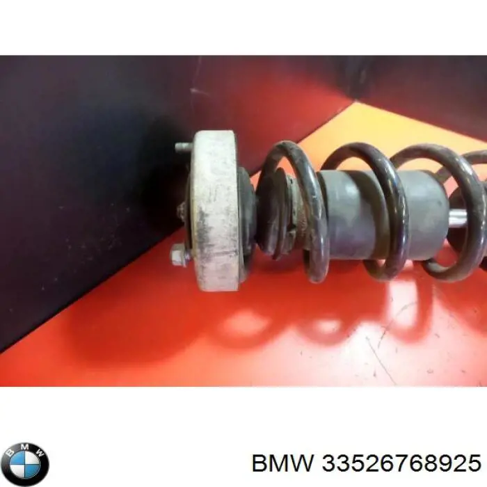 6766773 BMW Амортизаторы задние