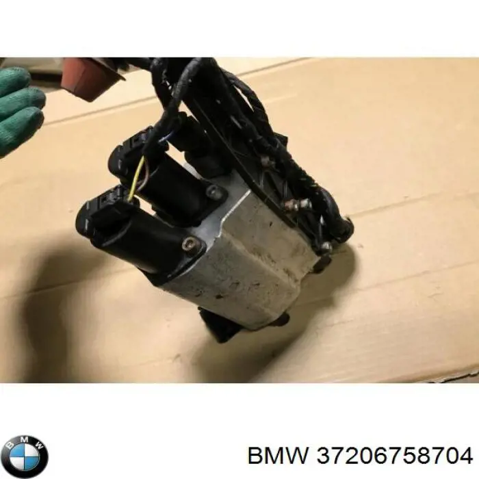 Блок клапанов регулируемой подвески на BMW 7 (E65,66) купить.
