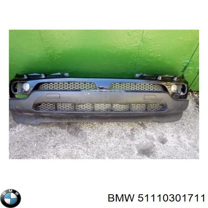 Передний бампер 51110301711 BMW