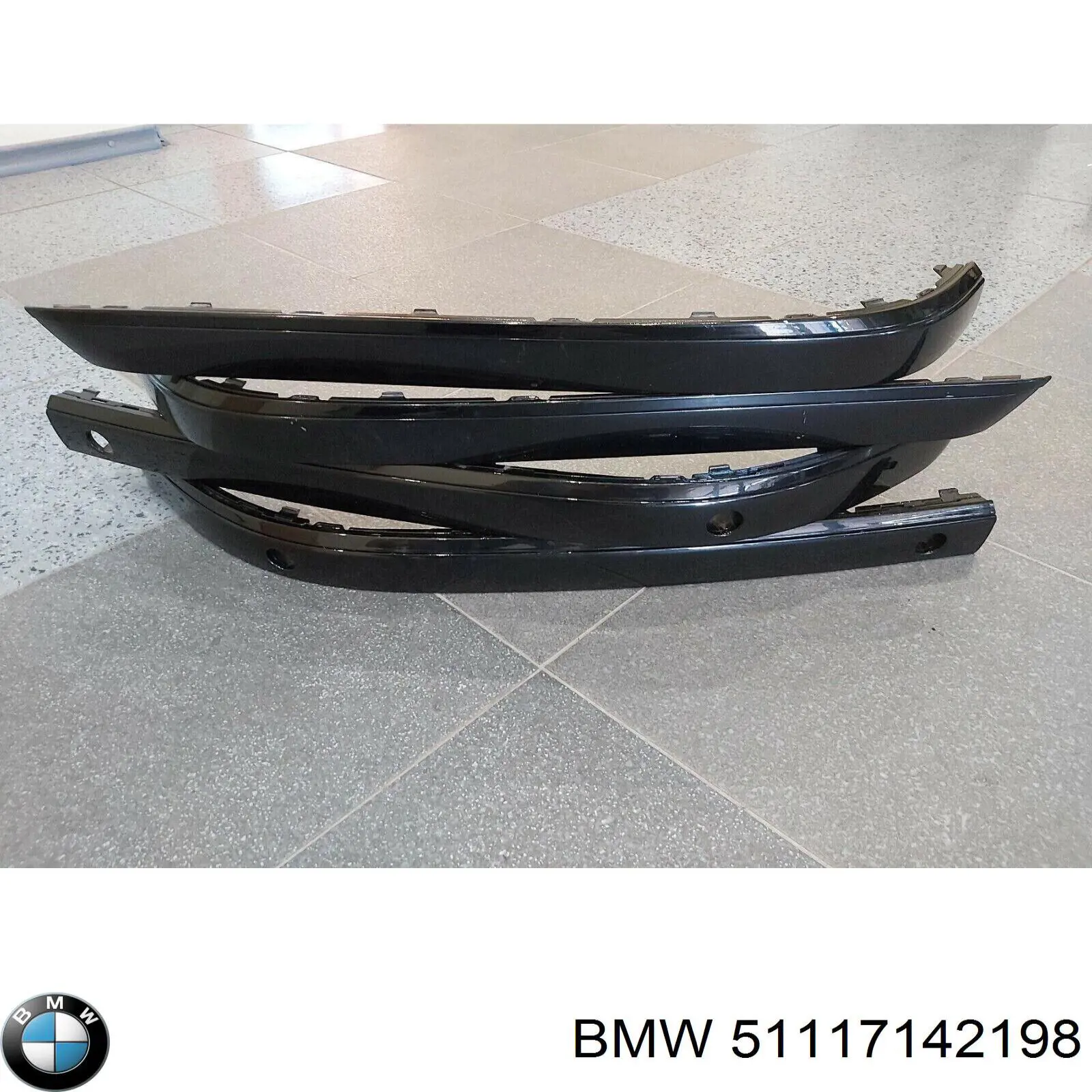 51117142198 BMW Молдинг переднего бампера, правый
