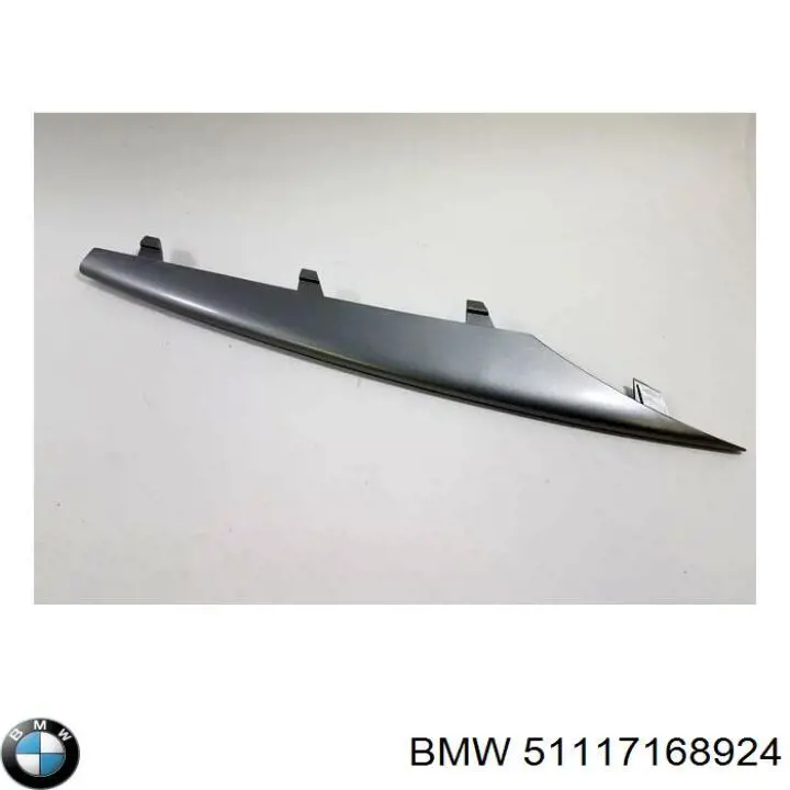 51117168924 BMW молдинг решетки бампера переднего правый