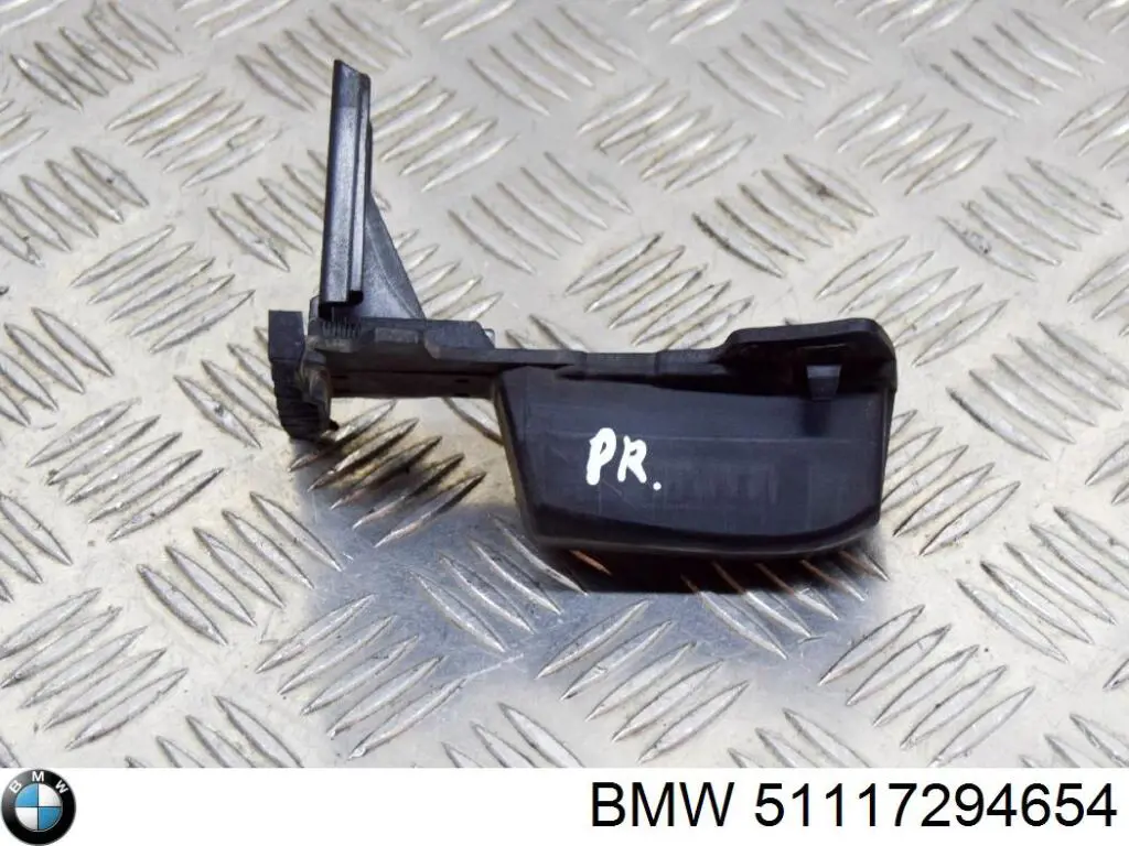 Кронштейн крепления крыла переднего правого передний 51117294654 BMW