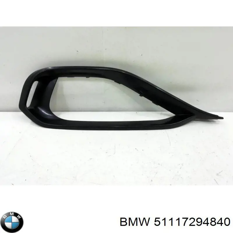 Ободок (окантовка) фары противотуманной правой 51117294840 BMW