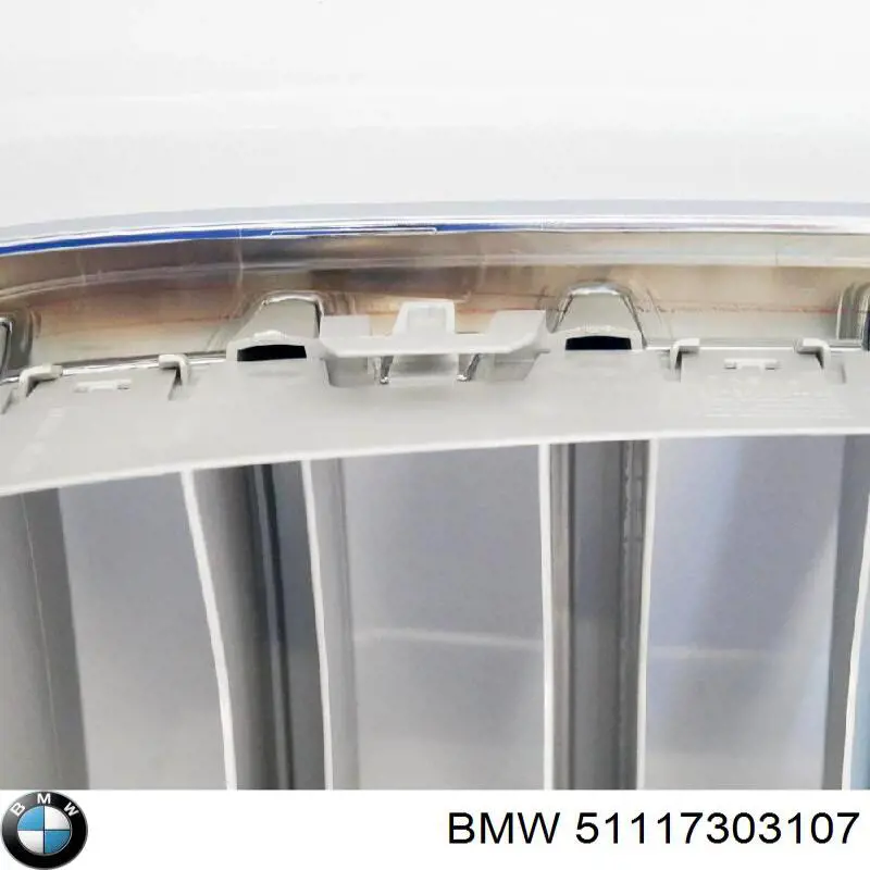 Решетка радиатора левая BMW 51117303107