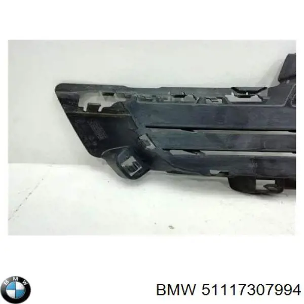 51117307994 BMW Решетка бампера переднего правая нижняя