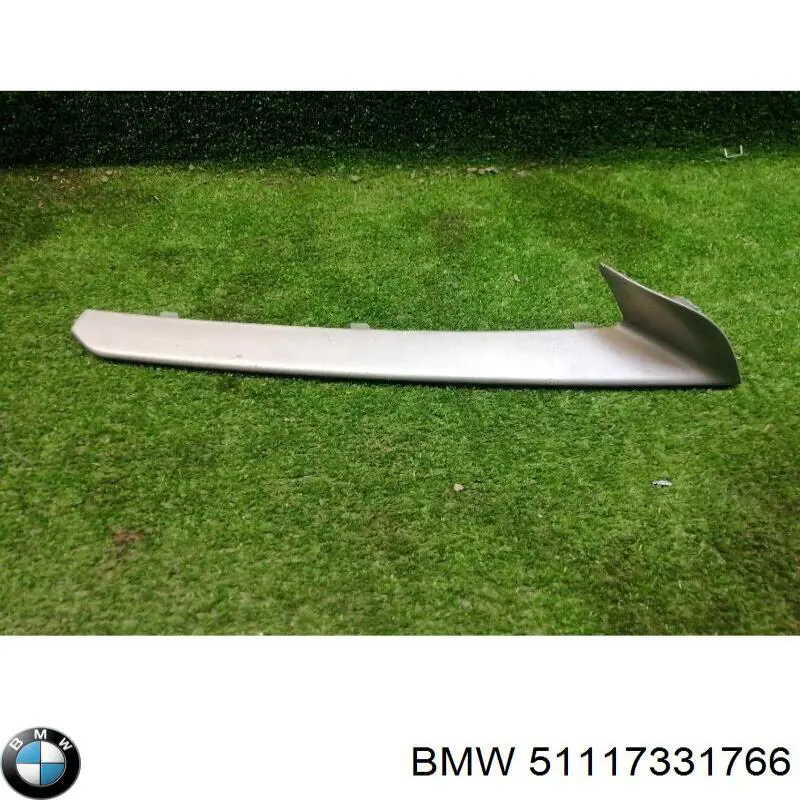 Накладка бампера переднего правая 51117331766 BMW