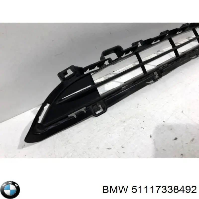 51117338492 BMW Решетка переднего бампера, верхняя