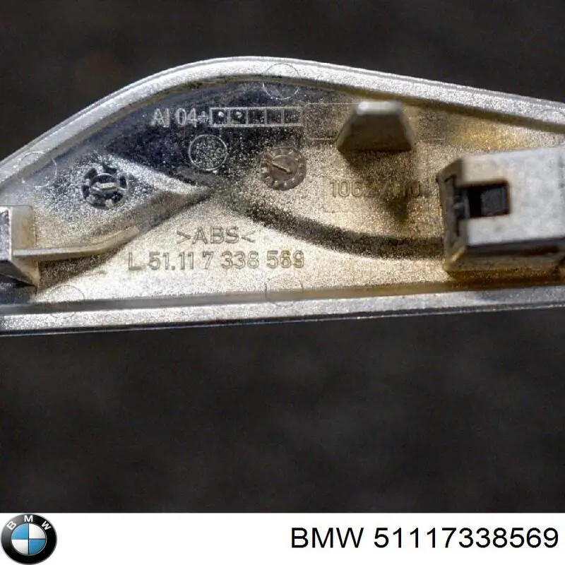 Накладка переднего левого крыла BMW 51117338569