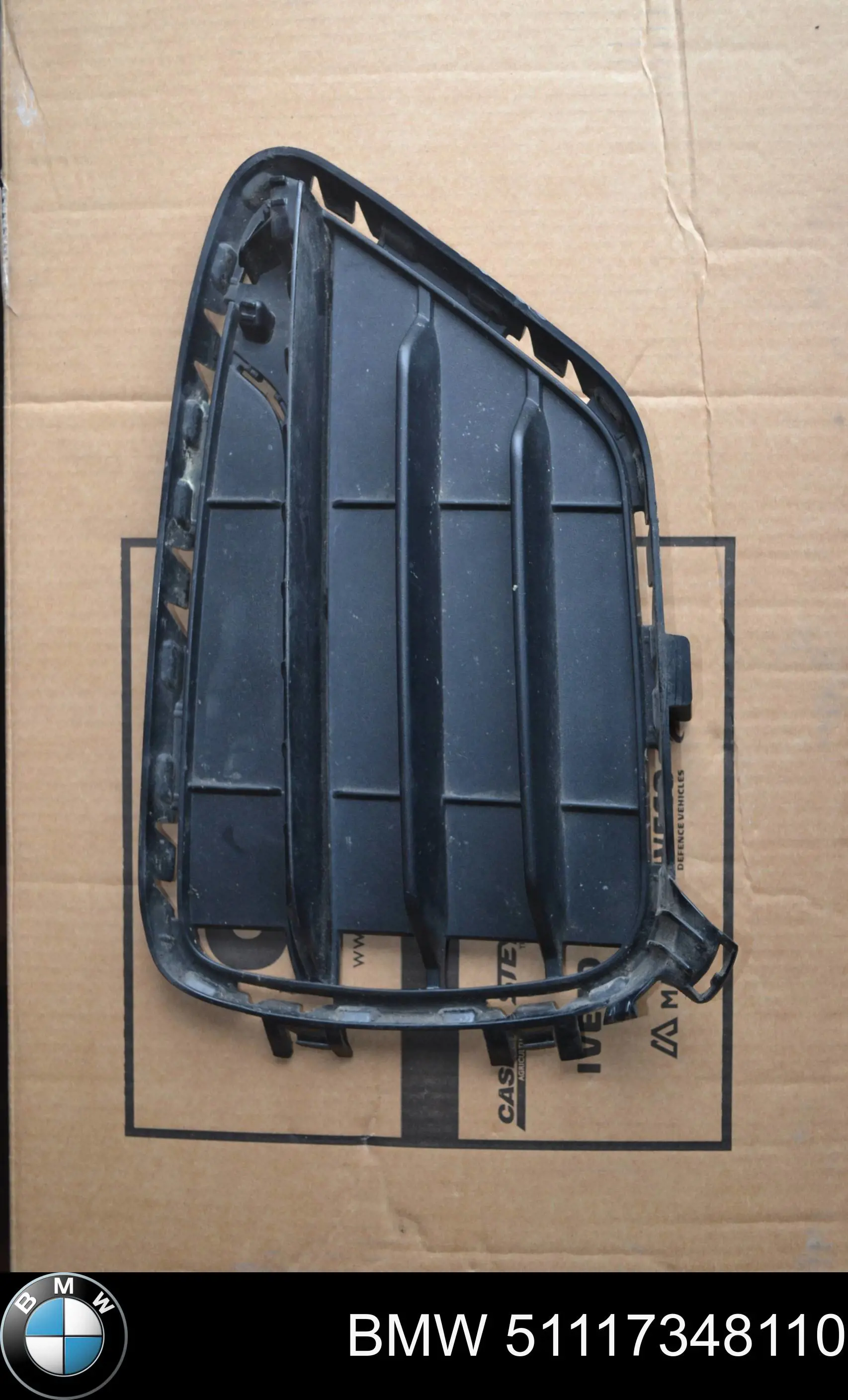 51117348110 BMW Правая решетка переднего бампера