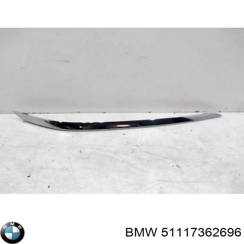 51117362696 BMW Молдинг решетки бампера переднего правый