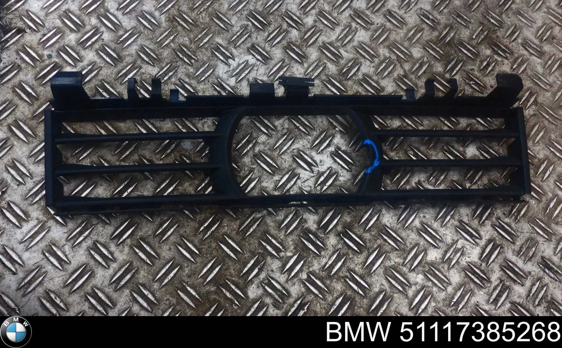 Решетка бампера переднего центральная BMW 51117385268