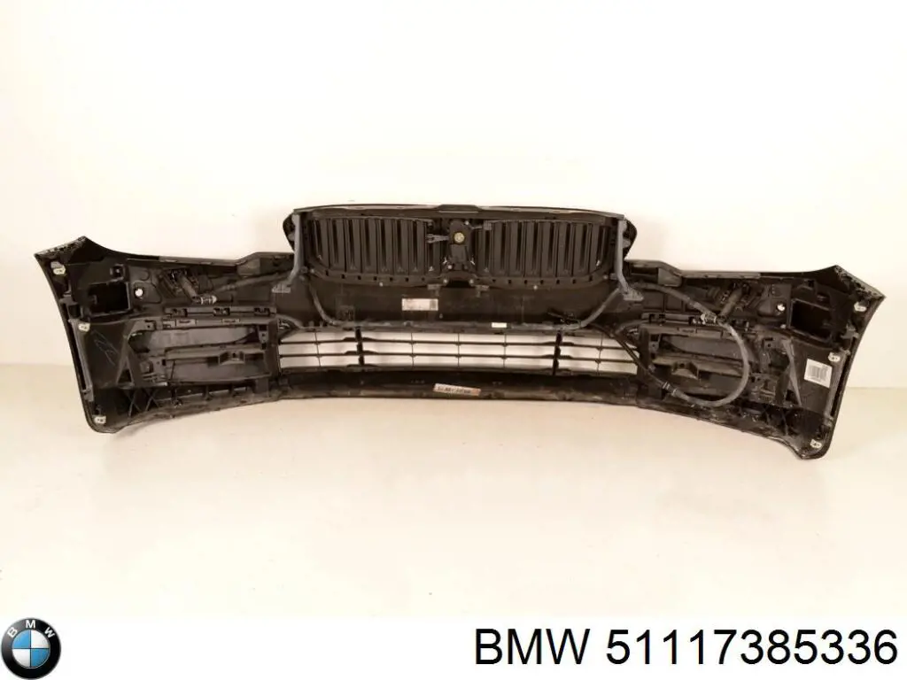 Передний бампер 51117385336 BMW