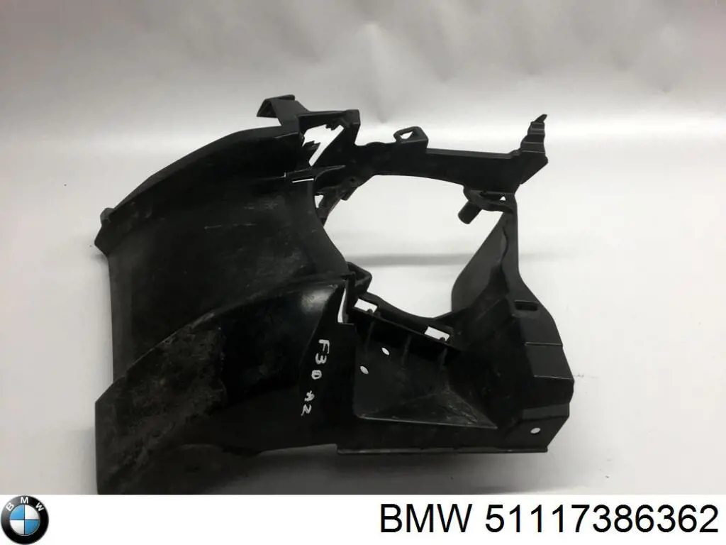 51117386362 BMW Кронштейн крепления противотуманной фары, правой