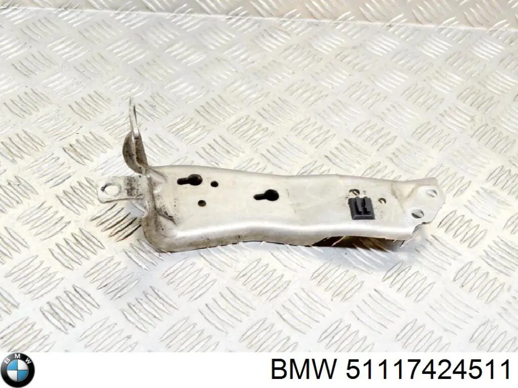 Крепление бампера переднего BMW 51117424511