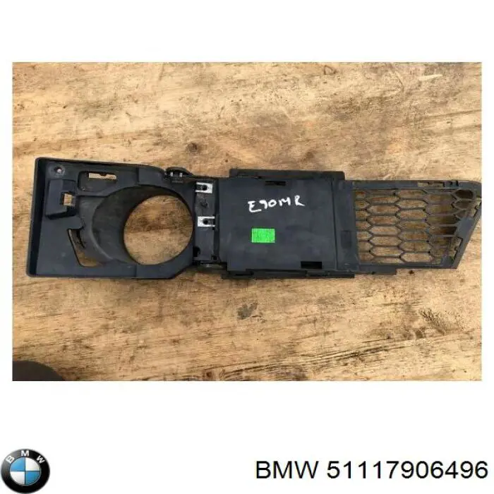 51117906496 BMW заглушка (решетка противотуманных фар бампера переднего правая)