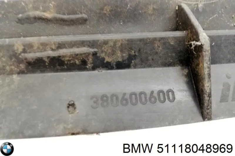 Купить 51118048969 BMW Решетка переднего бампера, центральная