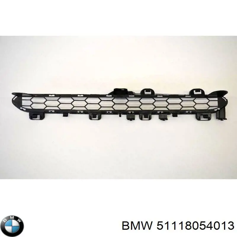Решетка бампера переднего верхняя BMW 51118054013