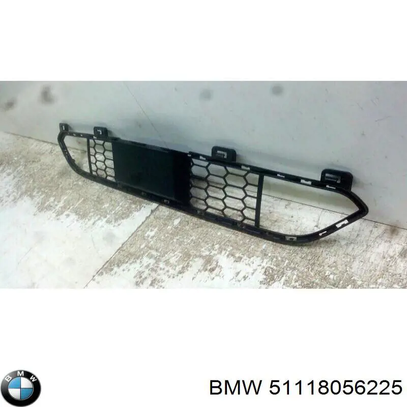 Решетка бампера переднего центральная BMW 51118056225 цена, от 120.35 USD