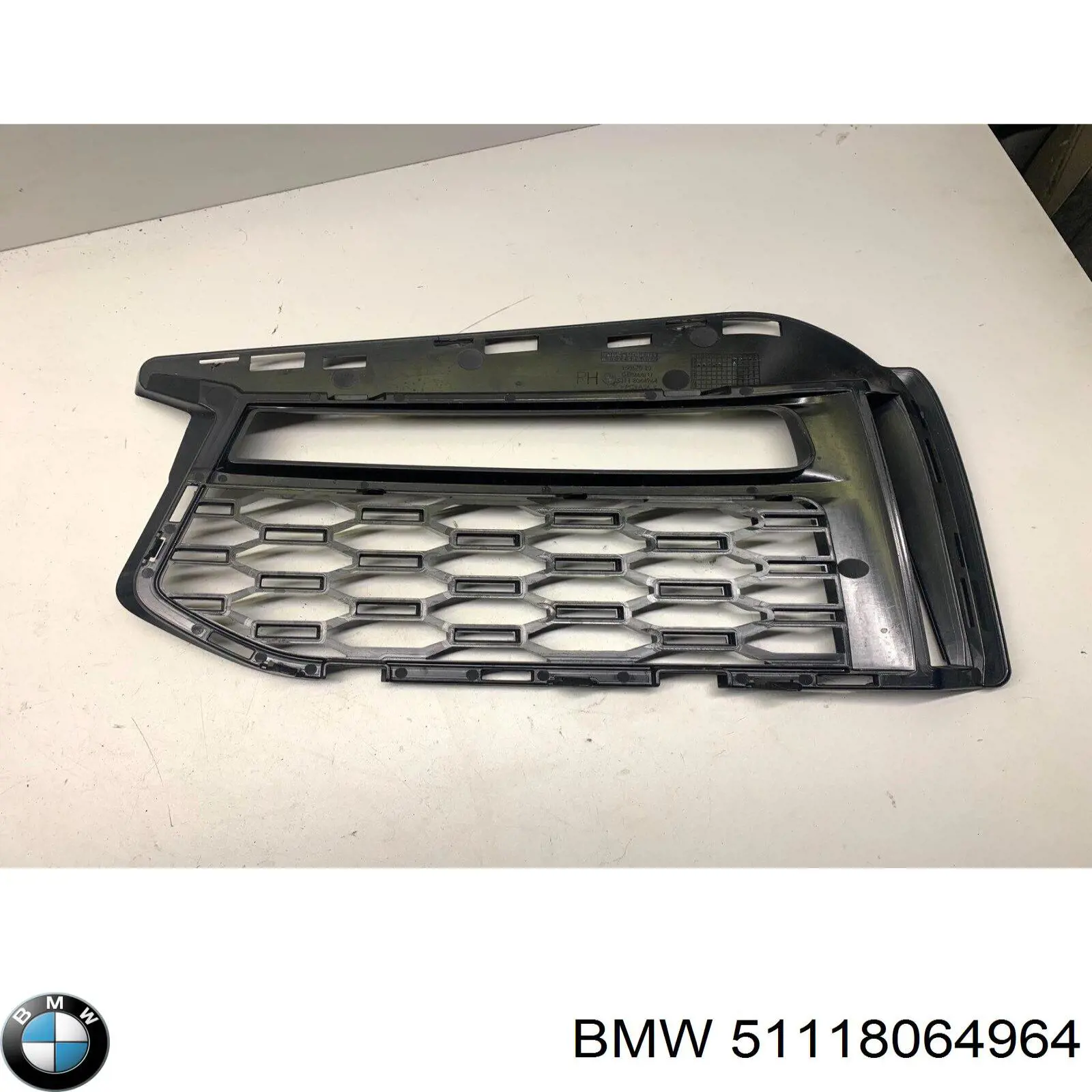 Правая решетка переднего бампера на BMW 5  G30, F90