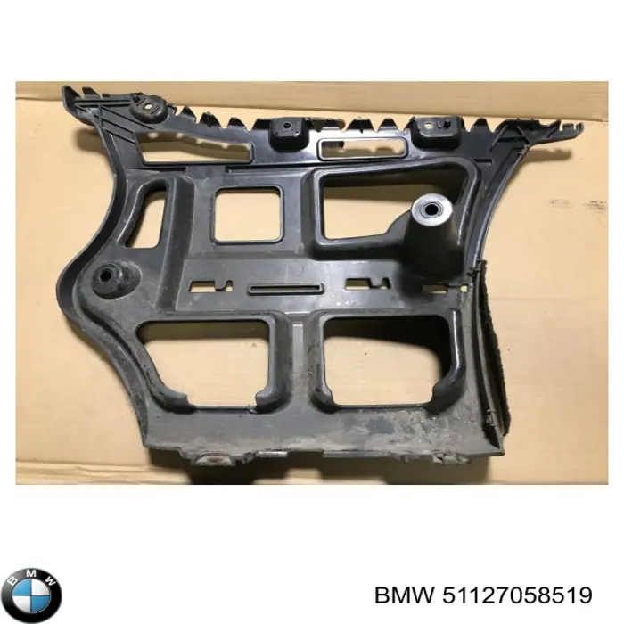 Левый кронштейн заднего бампера BMW 51127058519
