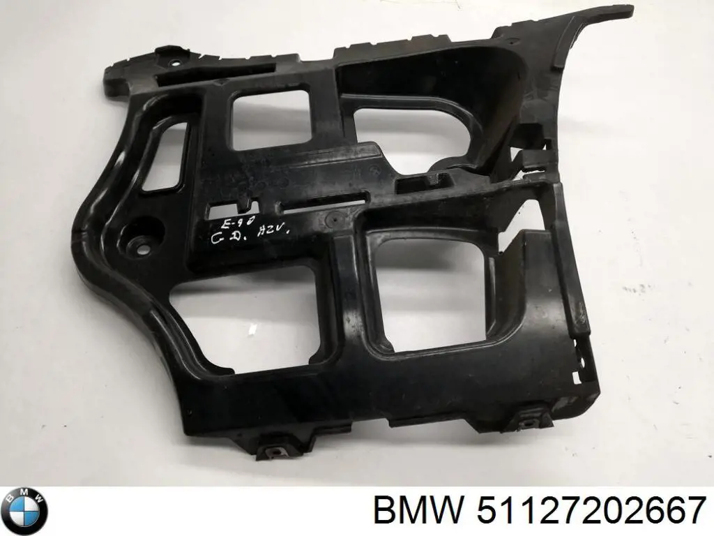 51127202667 BMW Направляющая заднего бампера левая