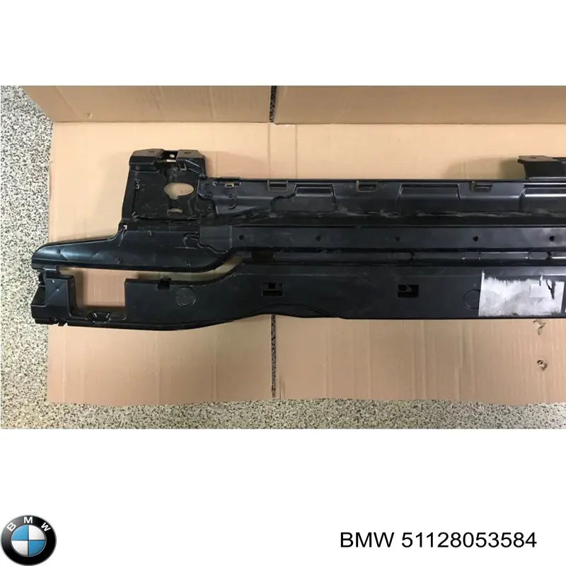 51128053584 BMW Кронштейн бампера заднего центральный