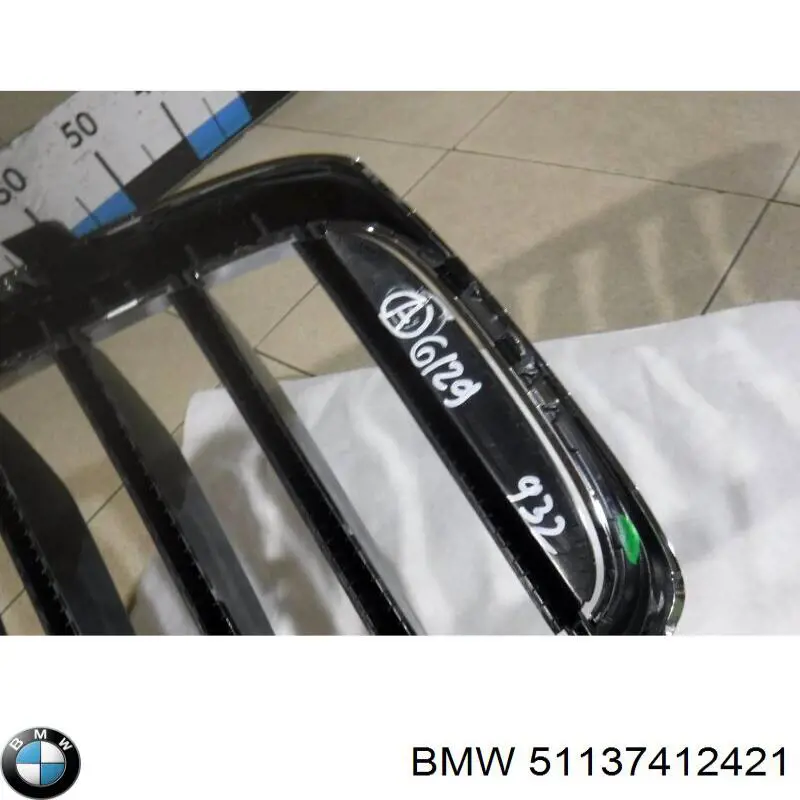 Решетка радиатора 51137412421 BMW