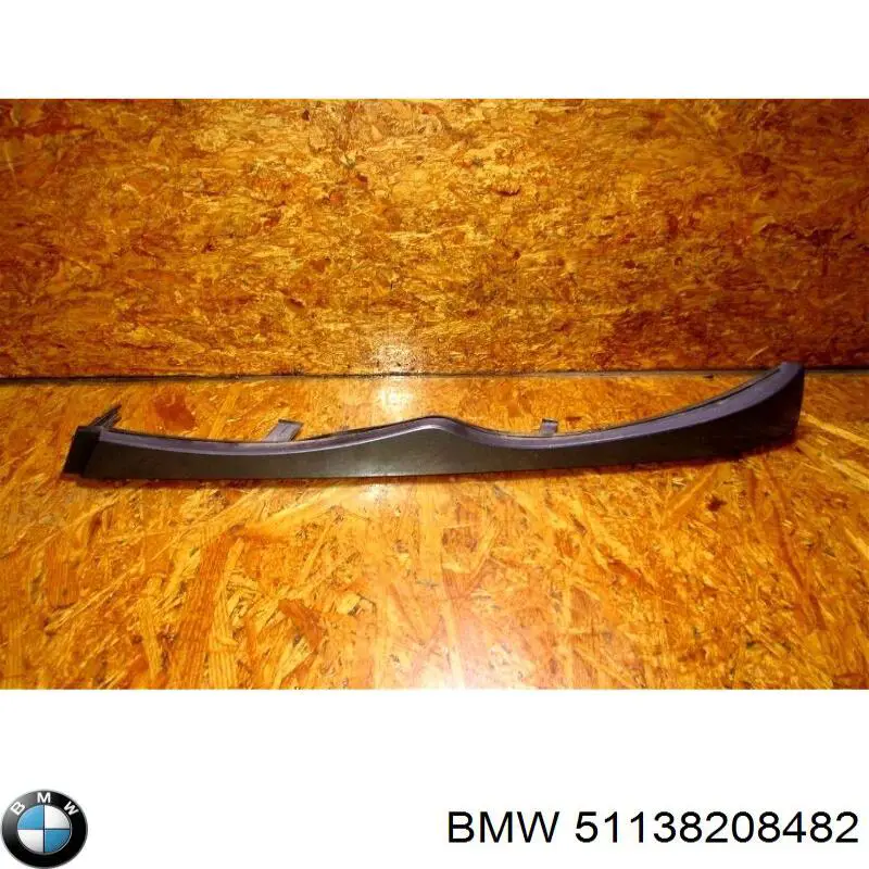 51138208482 BMW ripa (placa sobreposta da luz direita)