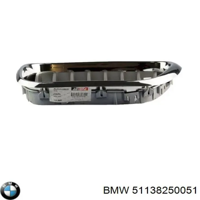 Решетка радиатора левая BMW 51138250051