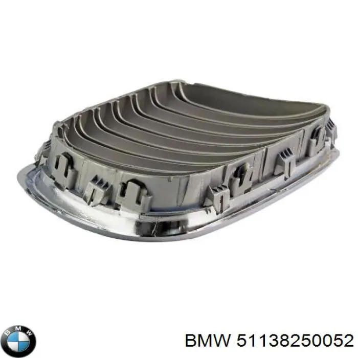 51138250052 BMW решетка радиатора правая