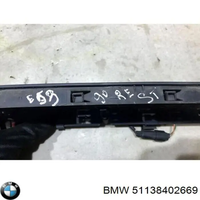 51138402669 BMW Пластик под лобовое стекло