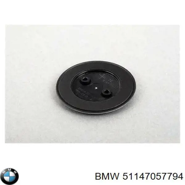 7057794 BMW Фирменный значек на багажник