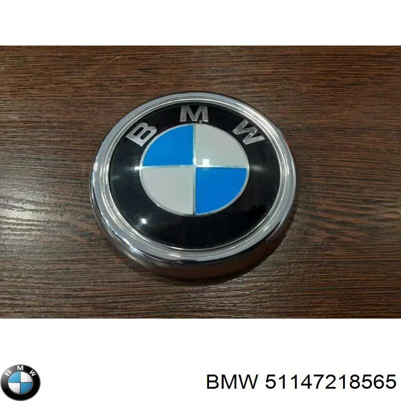 51147218565 BMW Фирменный значек на багажник