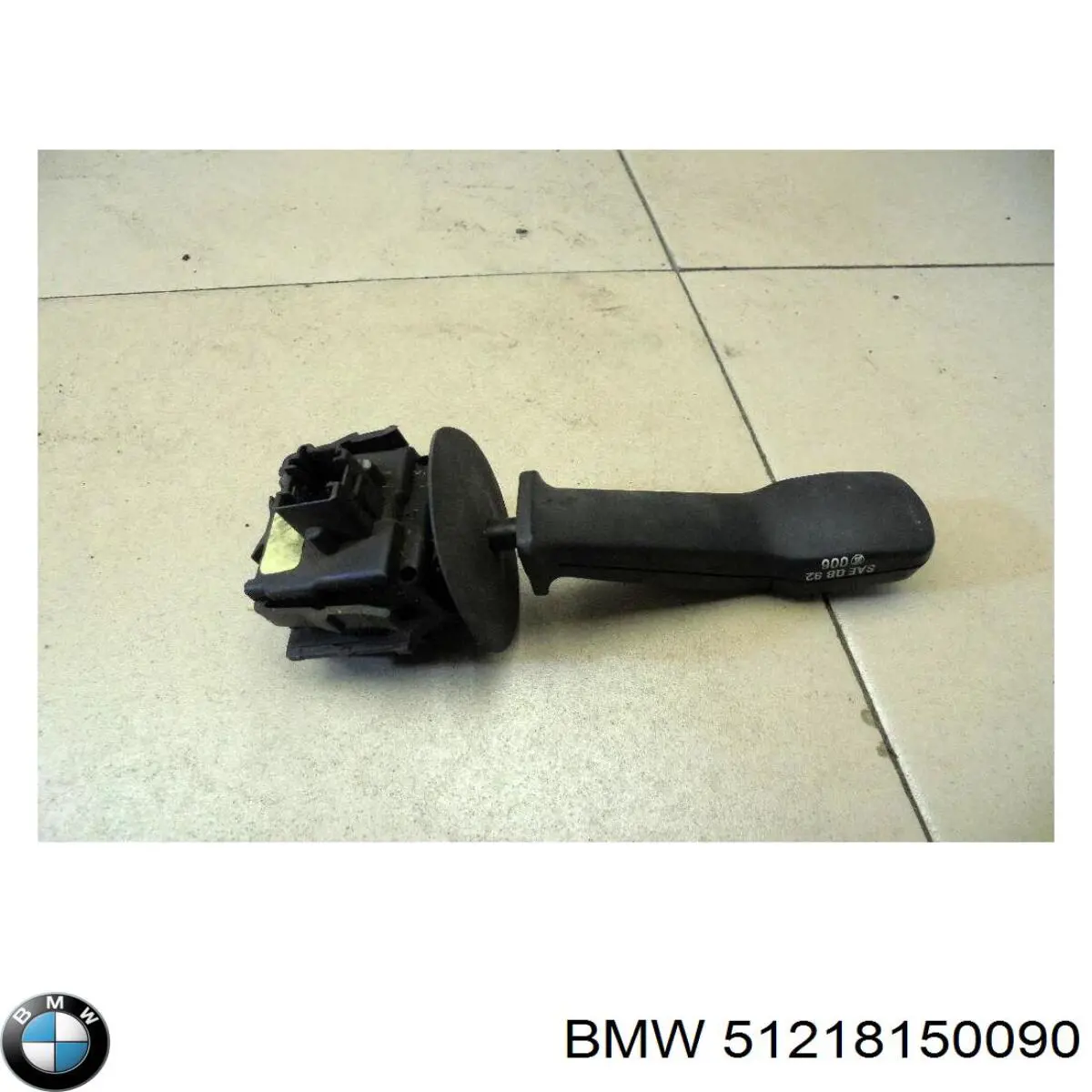 Молдинг опускного стекла двери передней правой 51218150090 BMW