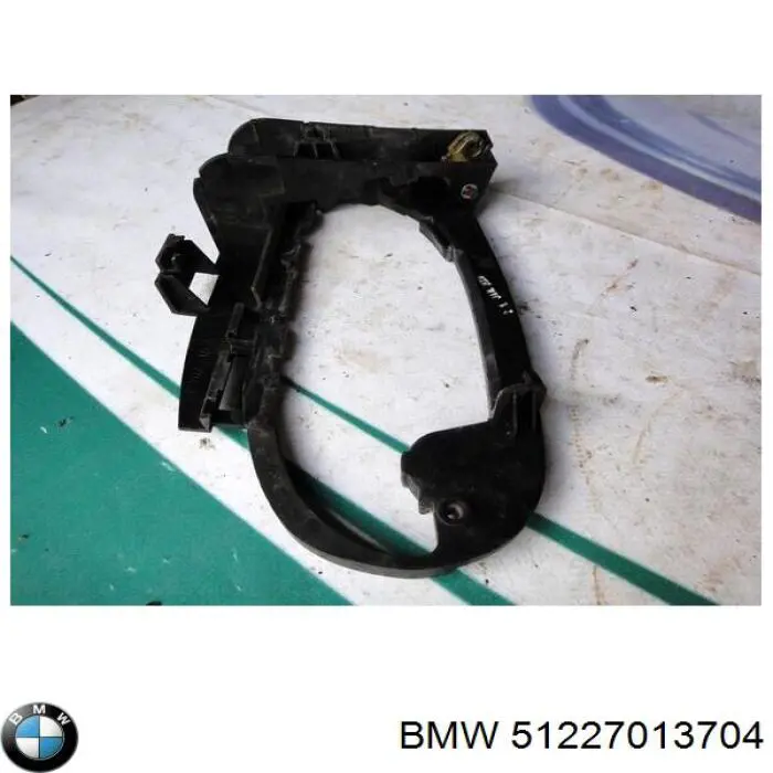 Держатель наружной ручки двери задней правой 51217191572 BMW