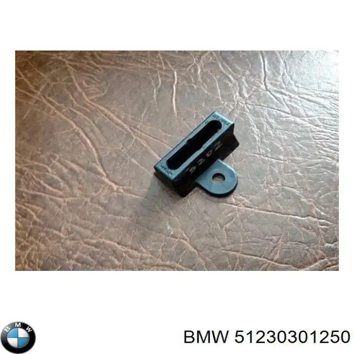 7002012 BMW Запор капота (замок и привод замка капота)