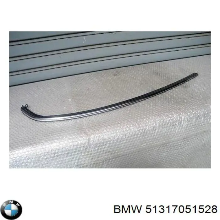 Купить 51317051528 BMW Нижний молдинг лобового стекла