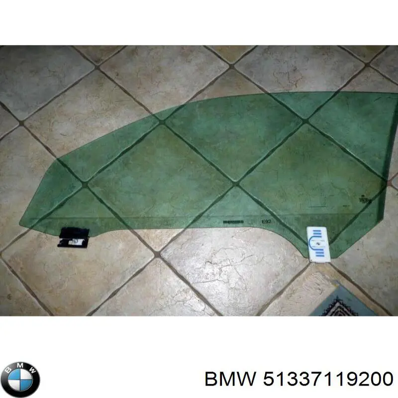 51337119200 BMW Стекло передней двери, правой