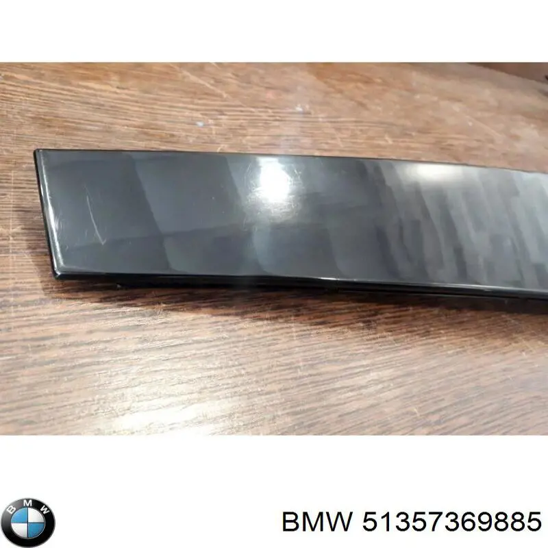 51357369885 BMW Накладка задней двери, левой, вертикальная