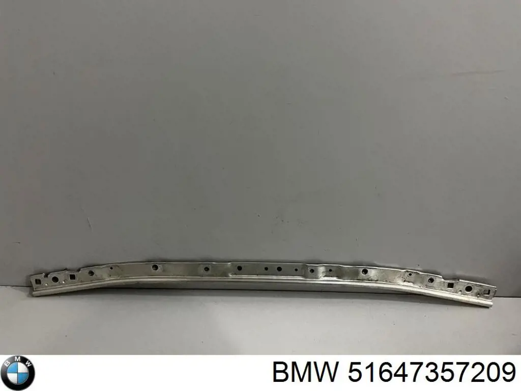 Soporte de radiador superior (panel de montaje para foco) 51647357209 BMW