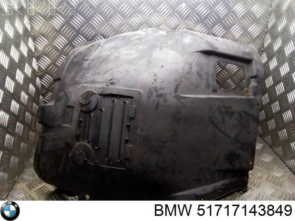 Лючок подкрылка переднего левого 51717143849 BMW