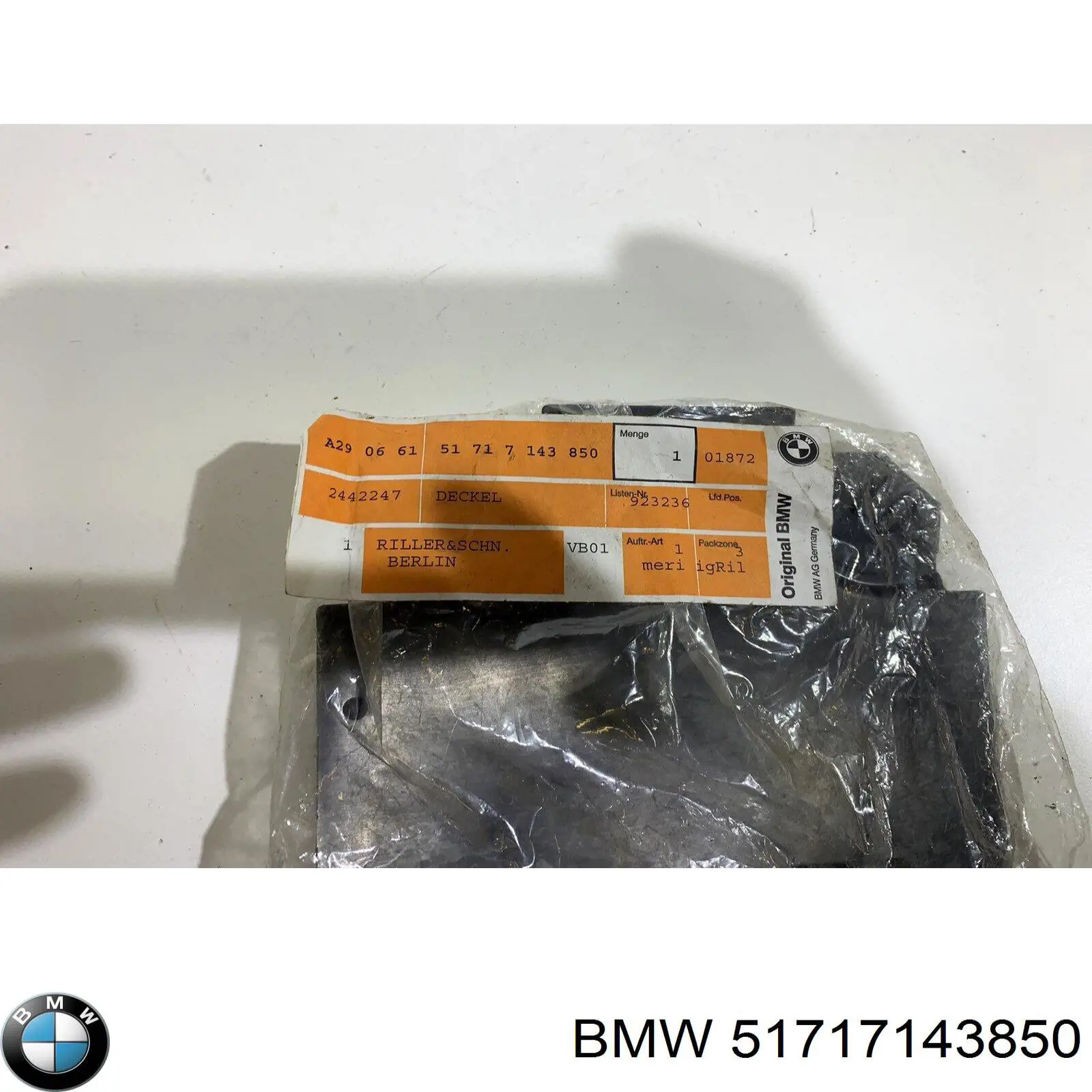 Купить 51717143850 BMW Лючок подкрылка переднего правого