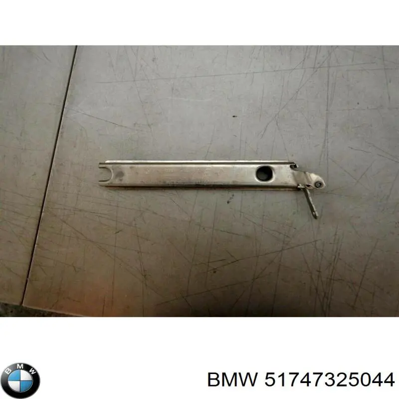 Кронштейн радиатора левый BMW 51747325044 цена, от 50.68 USD