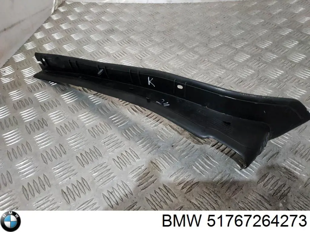 Купить 51767264273 BMW Уплотнитель крыла