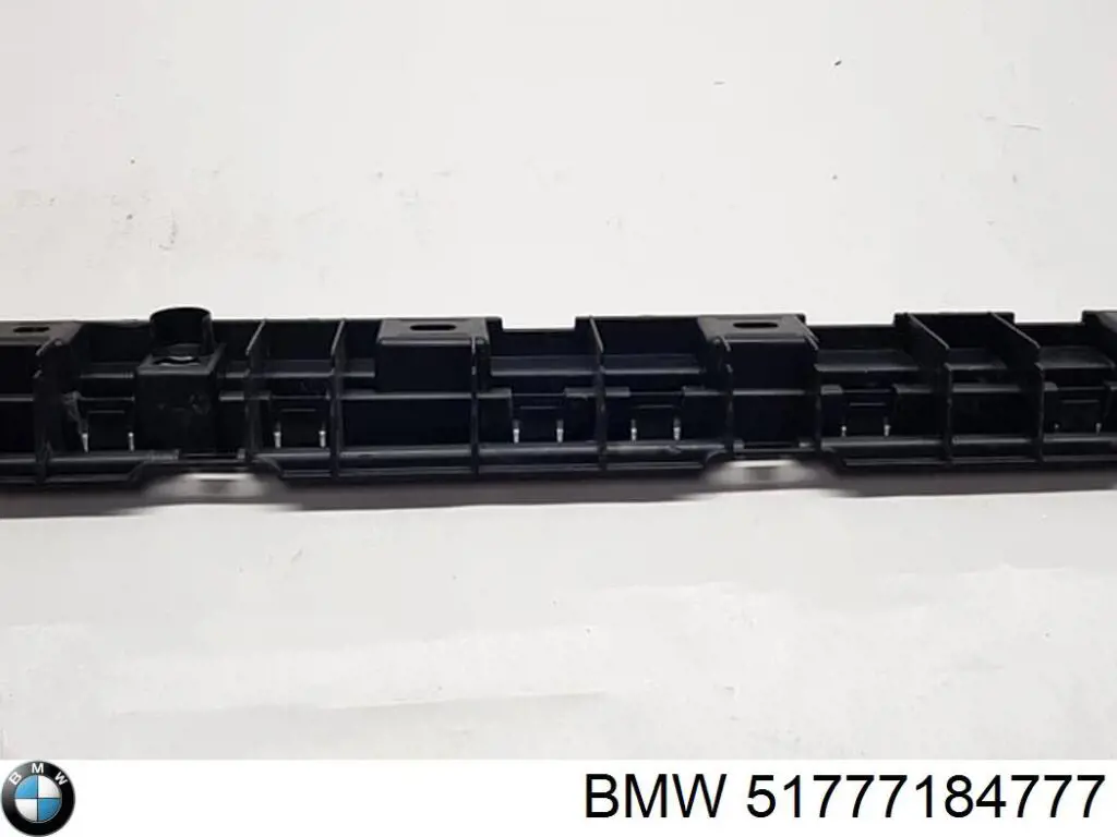 Кронштейн наружной накладки порога левой 51777184777 BMW