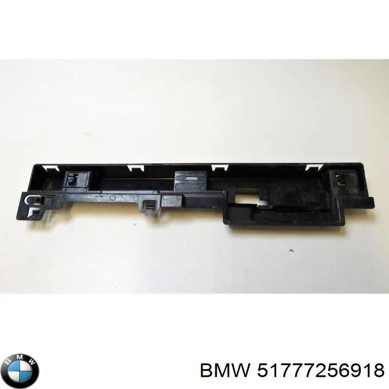 Кронштейн наружной накладки порога правой 7256918 BMW