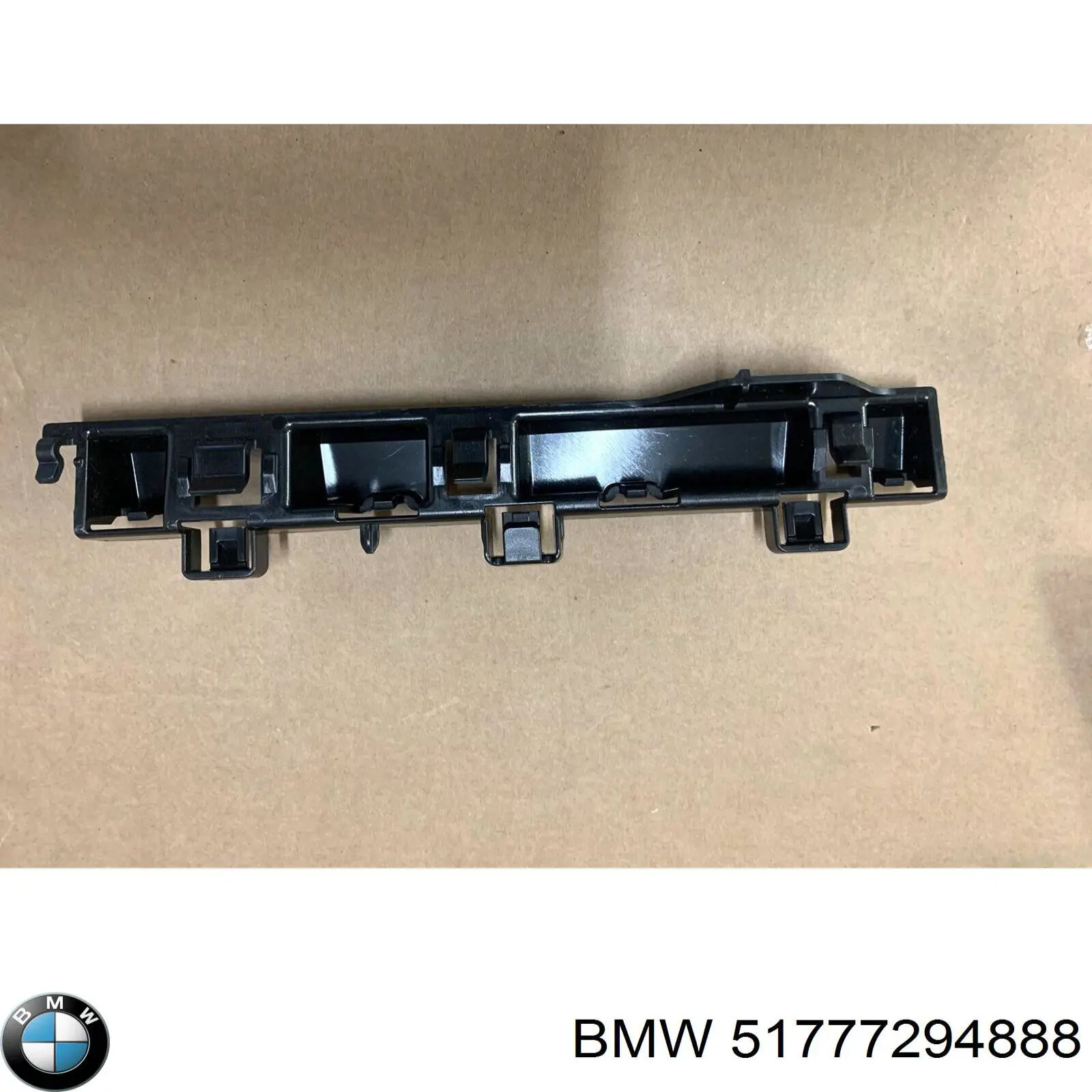 Купить 51777294888 BMW Кронштейн наружной накладки порога правой
