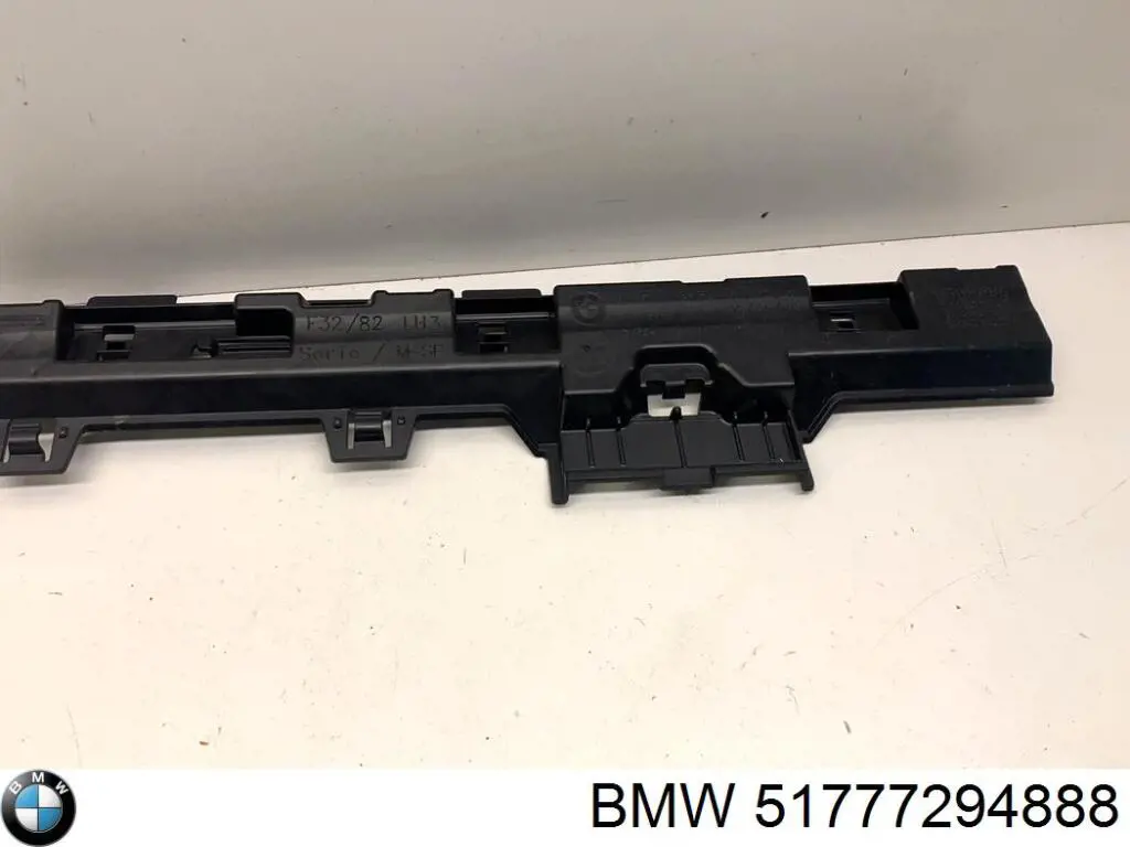 51777294888 BMW Кронштейн наружной накладки порога правой