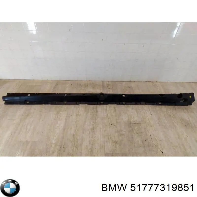 51777319851 BMW Опора порога (крепление)