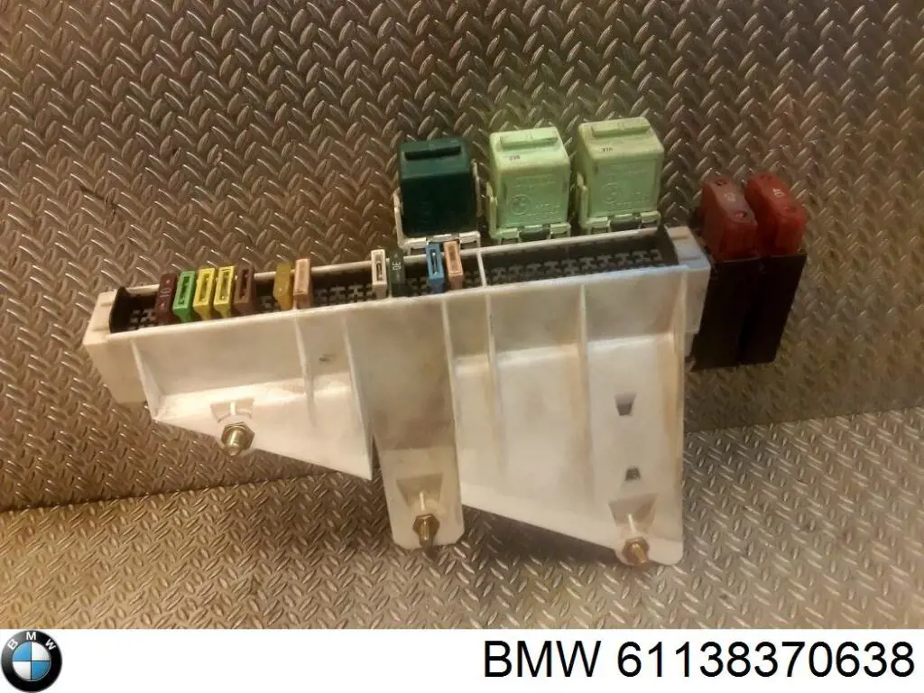 61138370638 BMW 